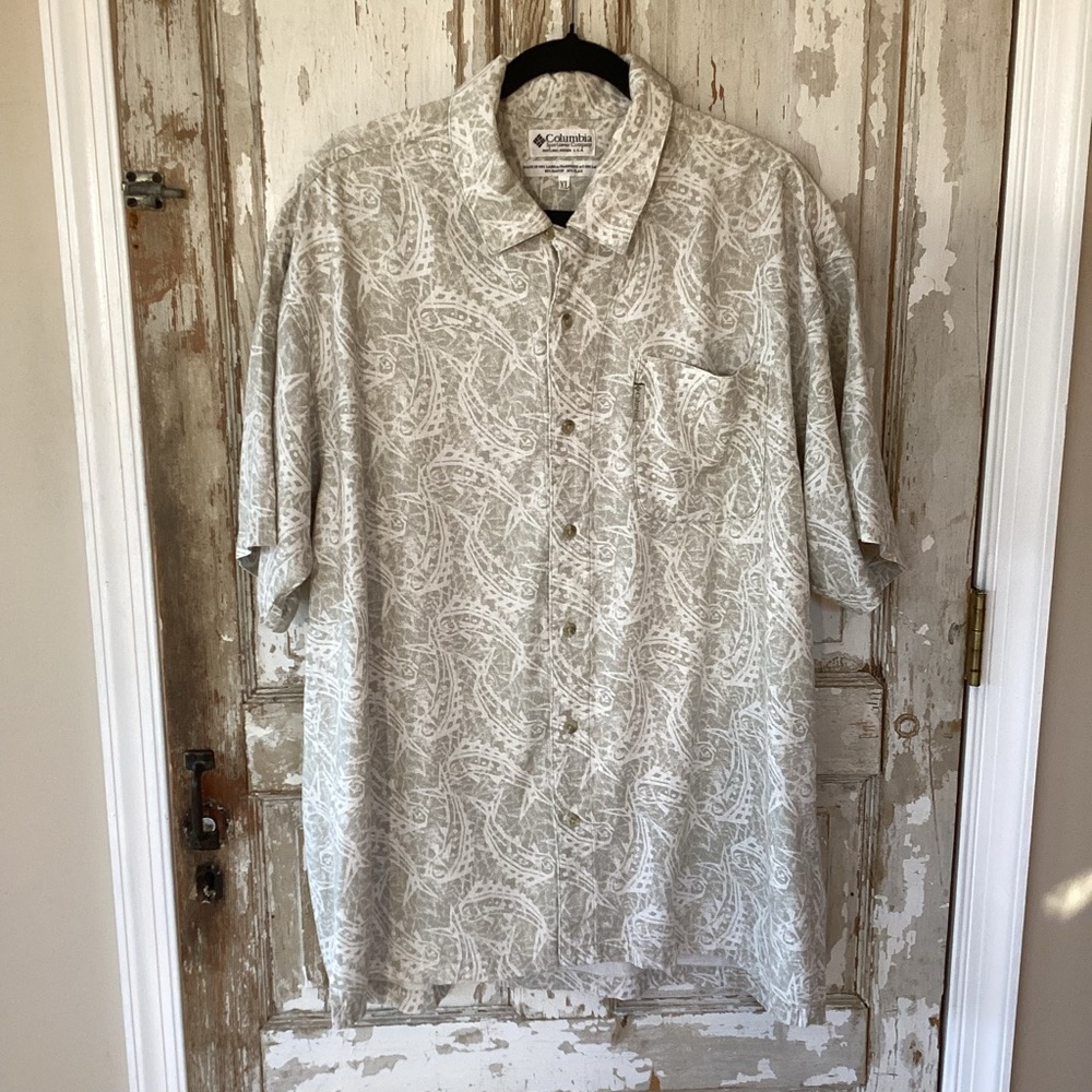 Columbia Men’s Short-Sleeve Fish Batik Print Button-Down Shirt Rayon/Flax  - XL
